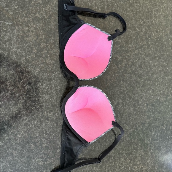 Victoria’s Secret bomb shell bra - Picture 3 of 4